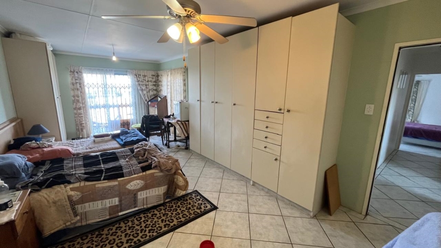 5 Bedroom Property for Sale in Wavecrest Eastern Cape